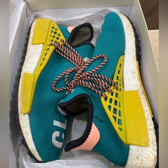 Pharrell Williams Adidas Collaboration Light Blue and Pink Shoes - Picture 9 of 12